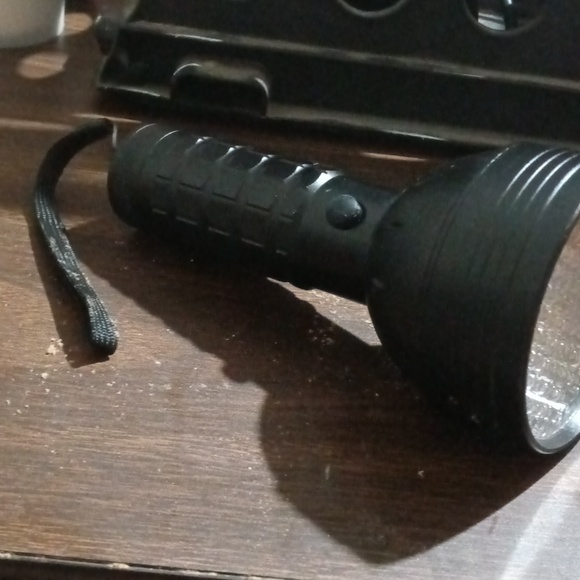 100 led light flashlight - Picture 2 of 3